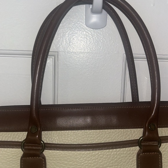 Guess purse in the color beige and brown - Picture 3 of 12